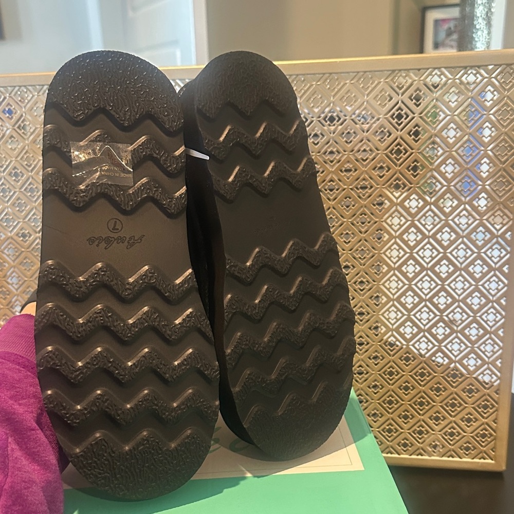 Black Women's Slippers - Picture 3 of 4